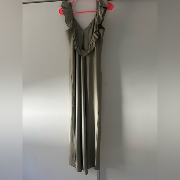Serene Slip Dress ~ Moss Green Luxe Satin × 1
XXS - Picture 4 of 5